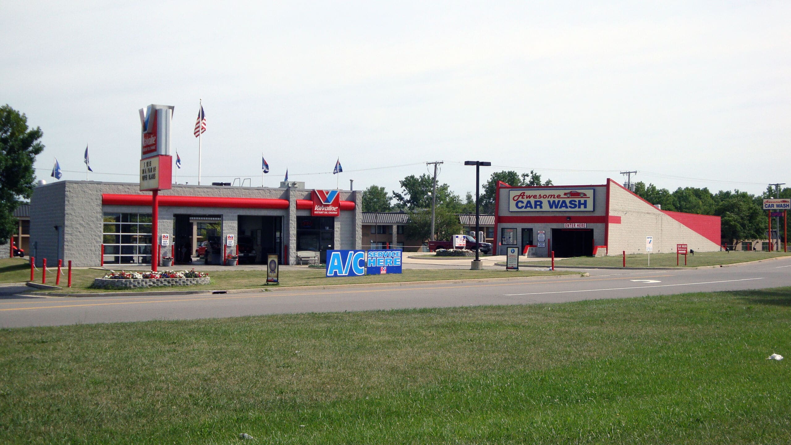 Valvoline and Awesome Car Wash buildings designed by GMF Architecture & Development in Northwest Indiana.