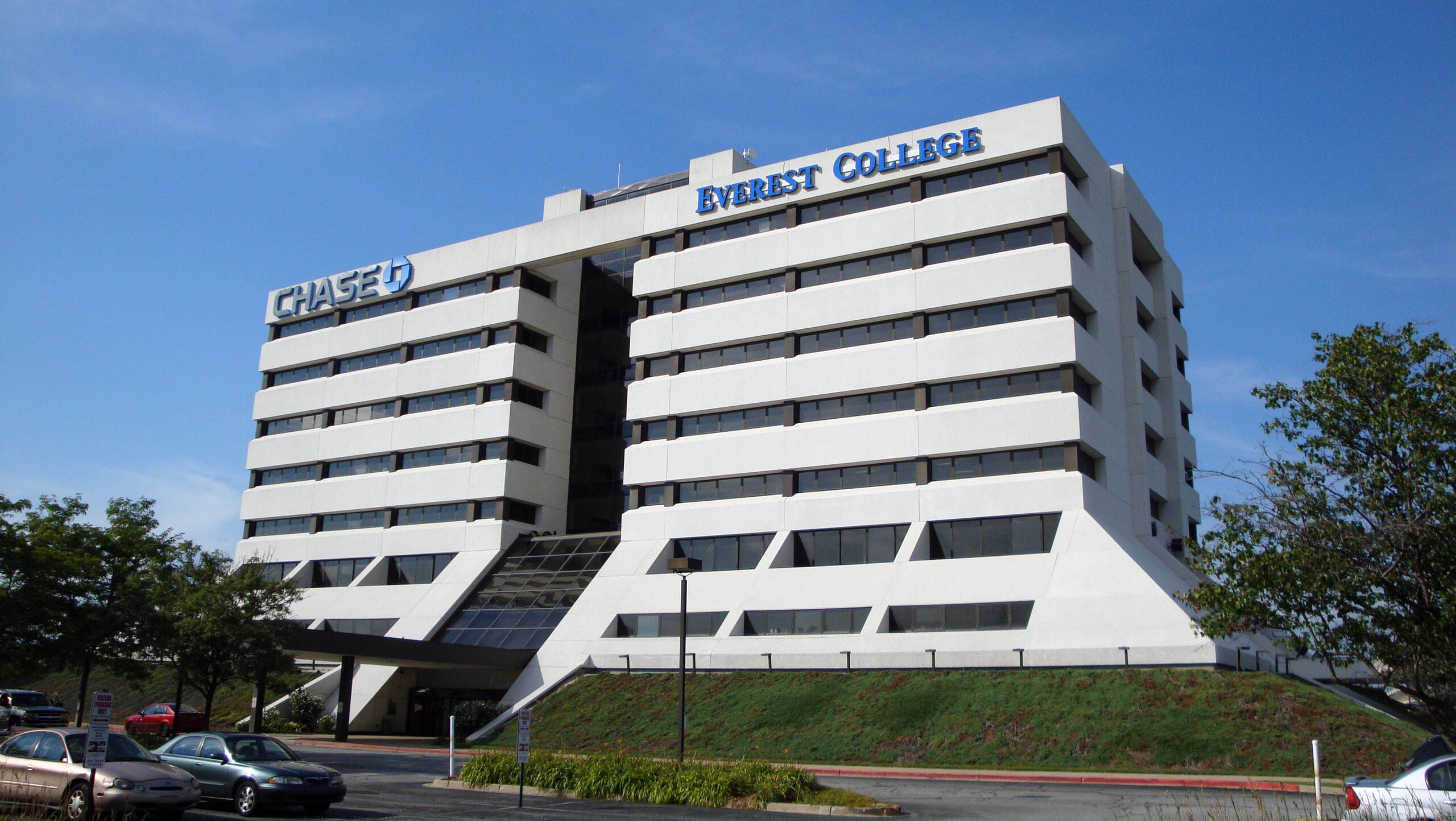 High-rise commercial building featuring Chase Bank and Everest College designed by GMF Architecture & Development.